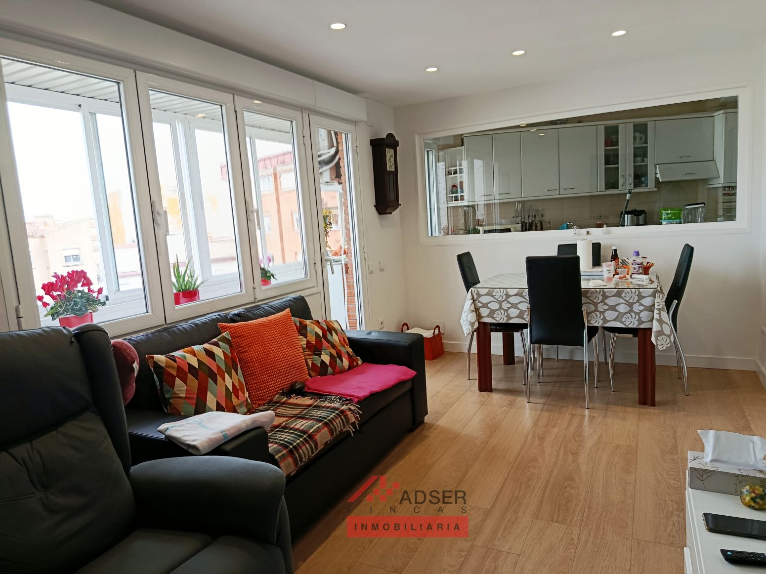 Wohnzimmer von Wohnung zum Verkauf in  Logroño mit Klimaanlage, Heizung und Privatgarten