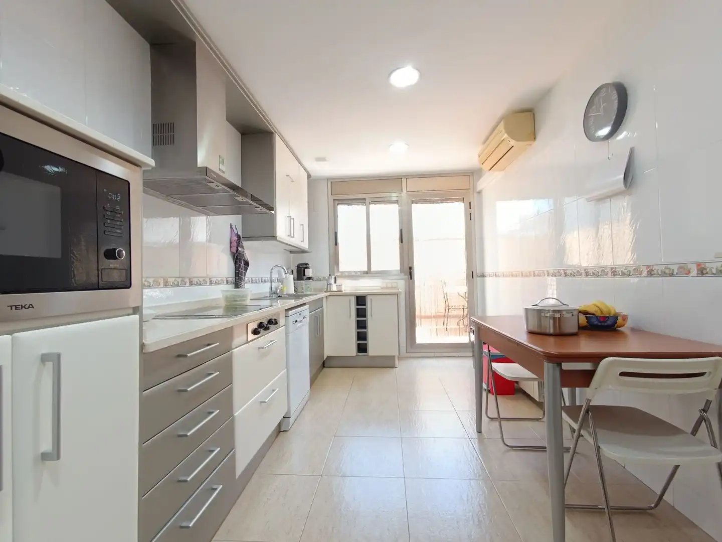 Cocina de Casa o chalet en venta en Badalona con Aire acondicionado, Calefacción y Jardín privado