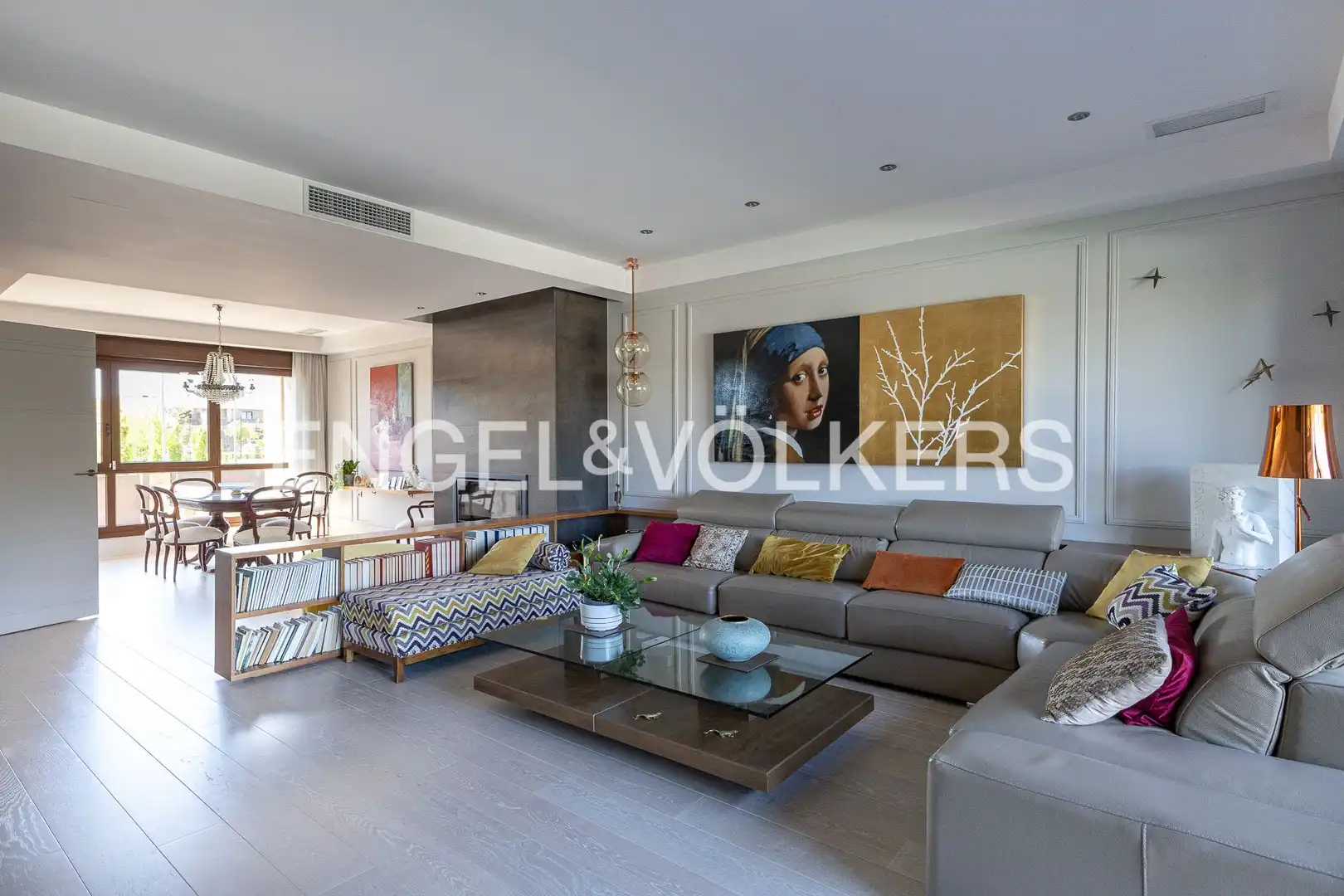 Wohnzimmer von Einfamilien-Reihenhaus zum Verkauf in Majadahonda mit Klimaanlage, Heizung und Privatgarten