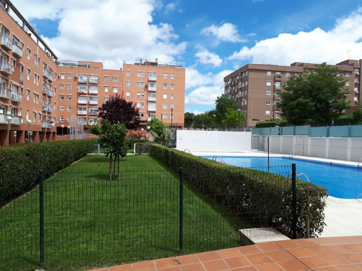 Swimming pool of Flat for sale in Móstoles  with Air Conditioner, Heating and Terrace