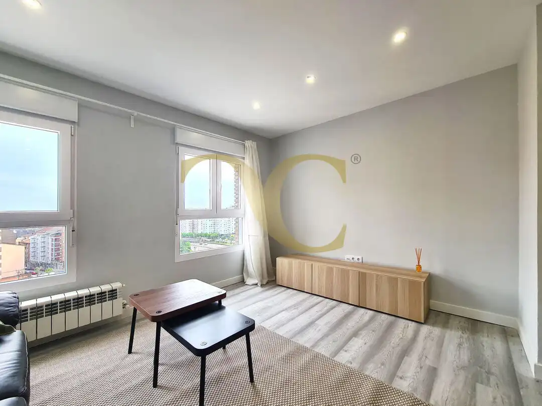 Habitación de Piso en venta en Oviedo  con Calefacción y Amueblado