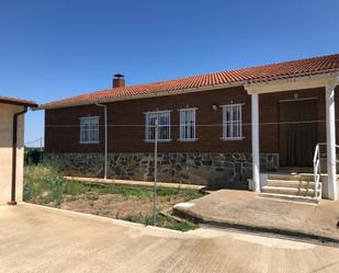 Vista exterior de Casa o xalet en venda en Morales de Rey amb Terrassa, Moblat i Balcó