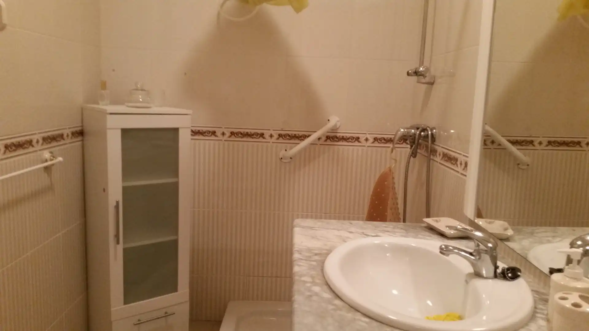 Baño de Casa o chalet de alquiler en Ubrique con Aire acondicionado, Calefacción y Amueblado