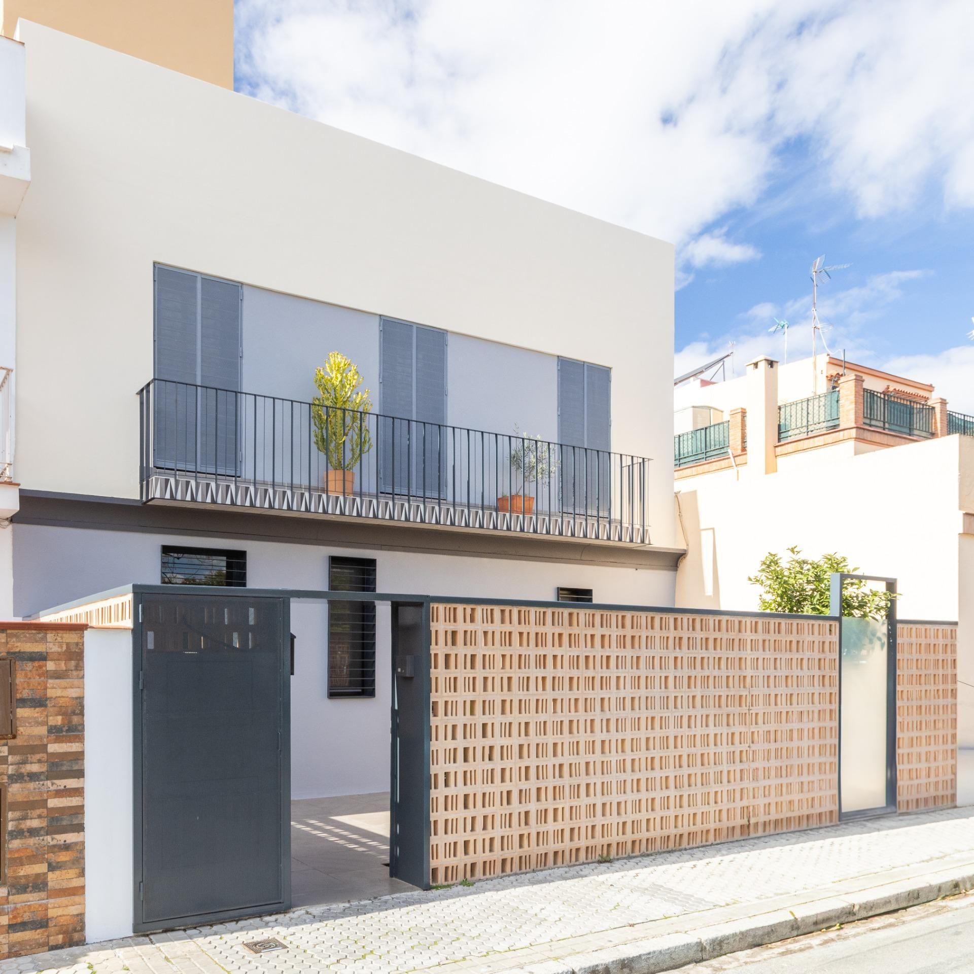 Vista exterior de Casa o xalet en venda en  Sevilla Capital amb Aire condicionat, Calefacció i Terrassa