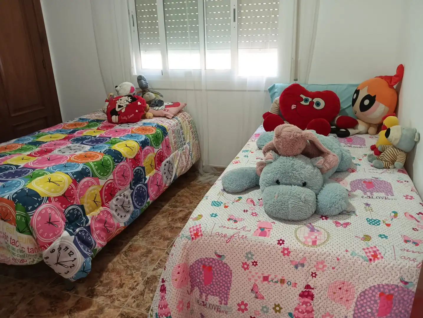 Habitación de Casa adosada en venta en Vilanova i la Geltrú con Aire acondicionado, Calefacción y Jardín privado