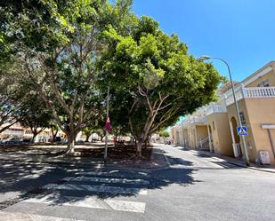 Vista exterior de Casa o xalet en venda en  Almería Capital amb Terrassa i Balcó