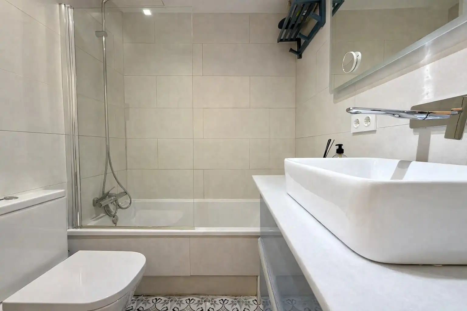 Baño de Piso en venta en Barcelona con Calefacción, Balcón y Domótica
