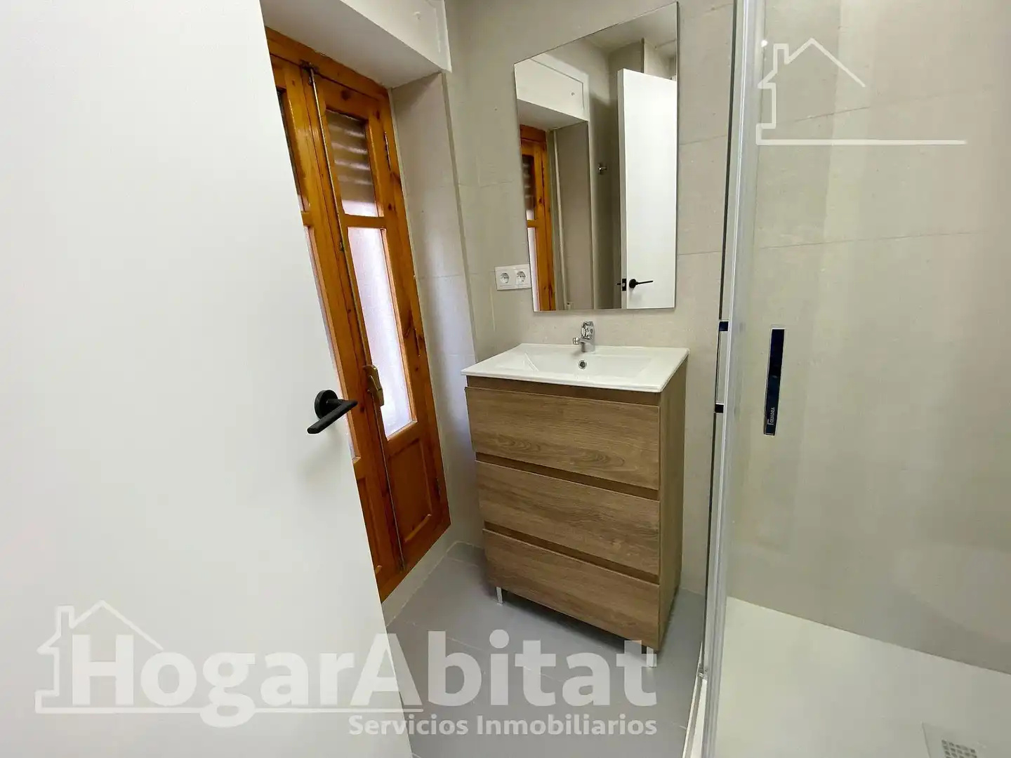 Bany de Pis en venda en Alzira amb Calefacció, Moblat i Balcó