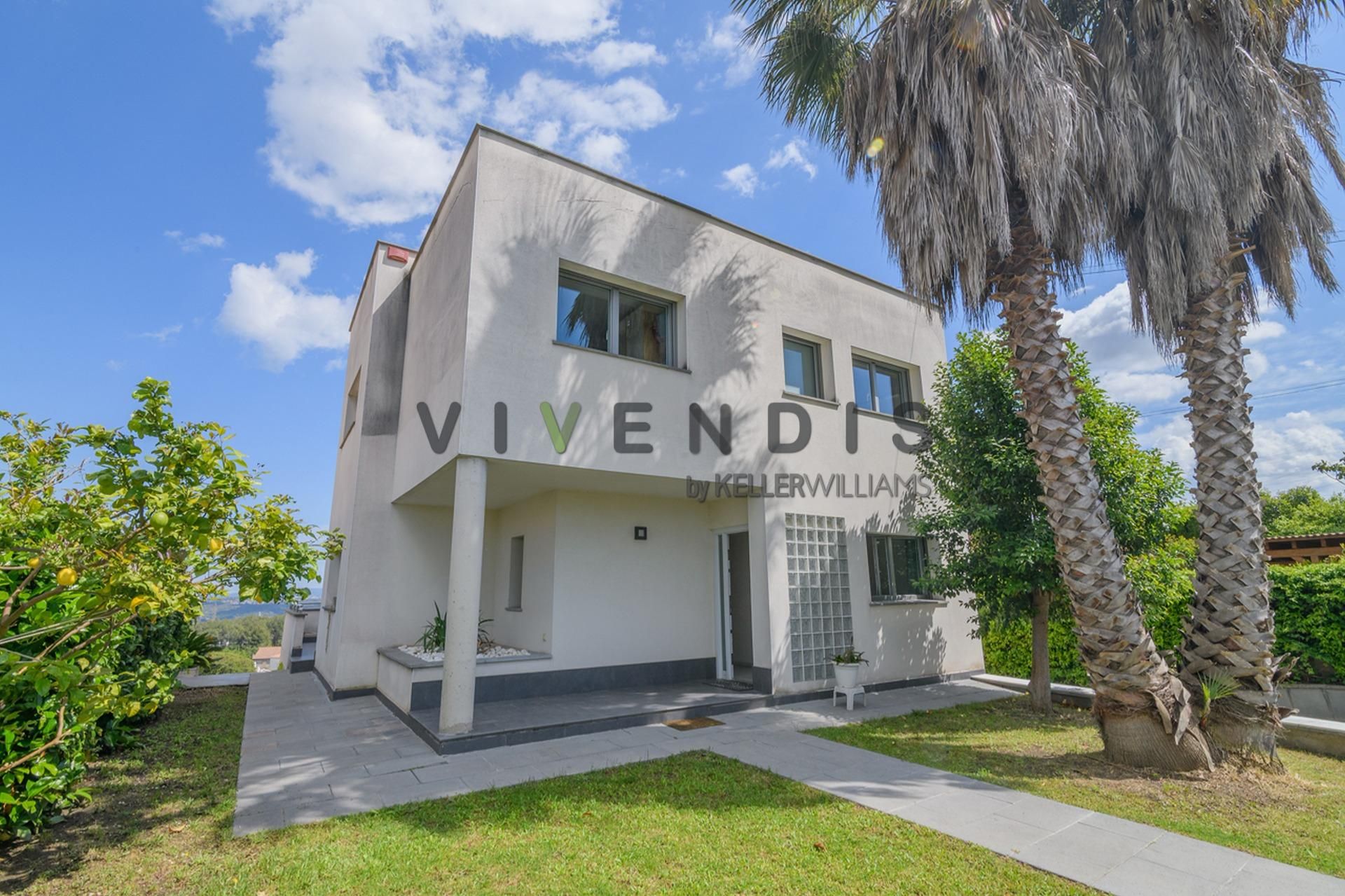 Exterior view of House or chalet for sale in Sant Esteve Sesrovires  with Heating, Private garden and Terrace