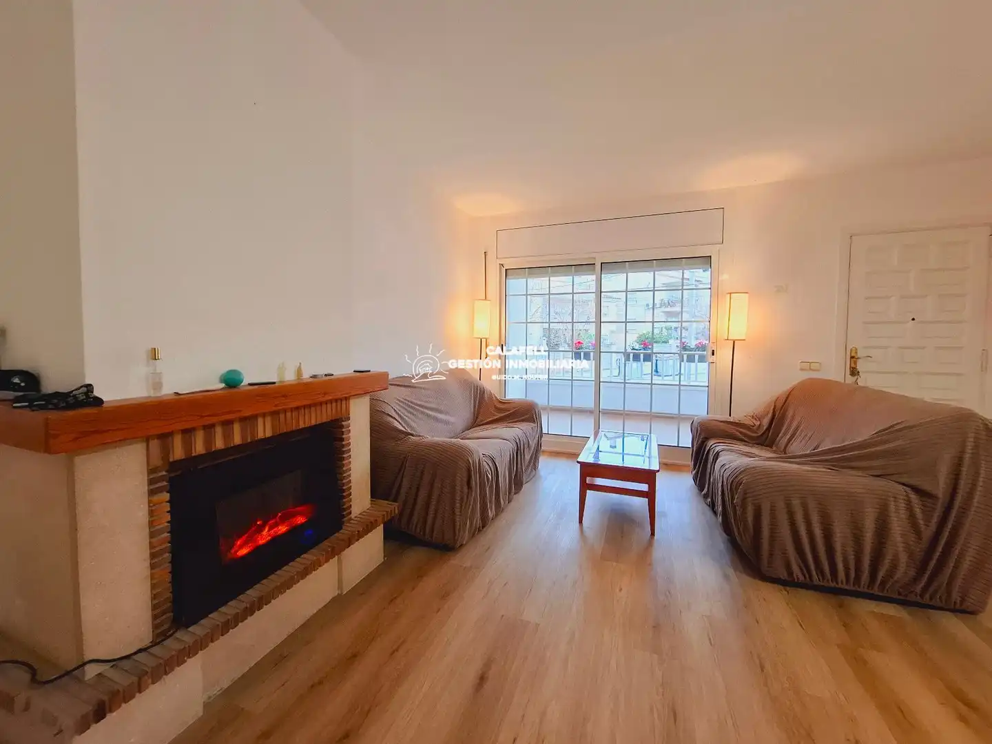 Sala de estar de Casa adosada en venta en Calafell con Aire acondicionado, Calefacción y Terraza