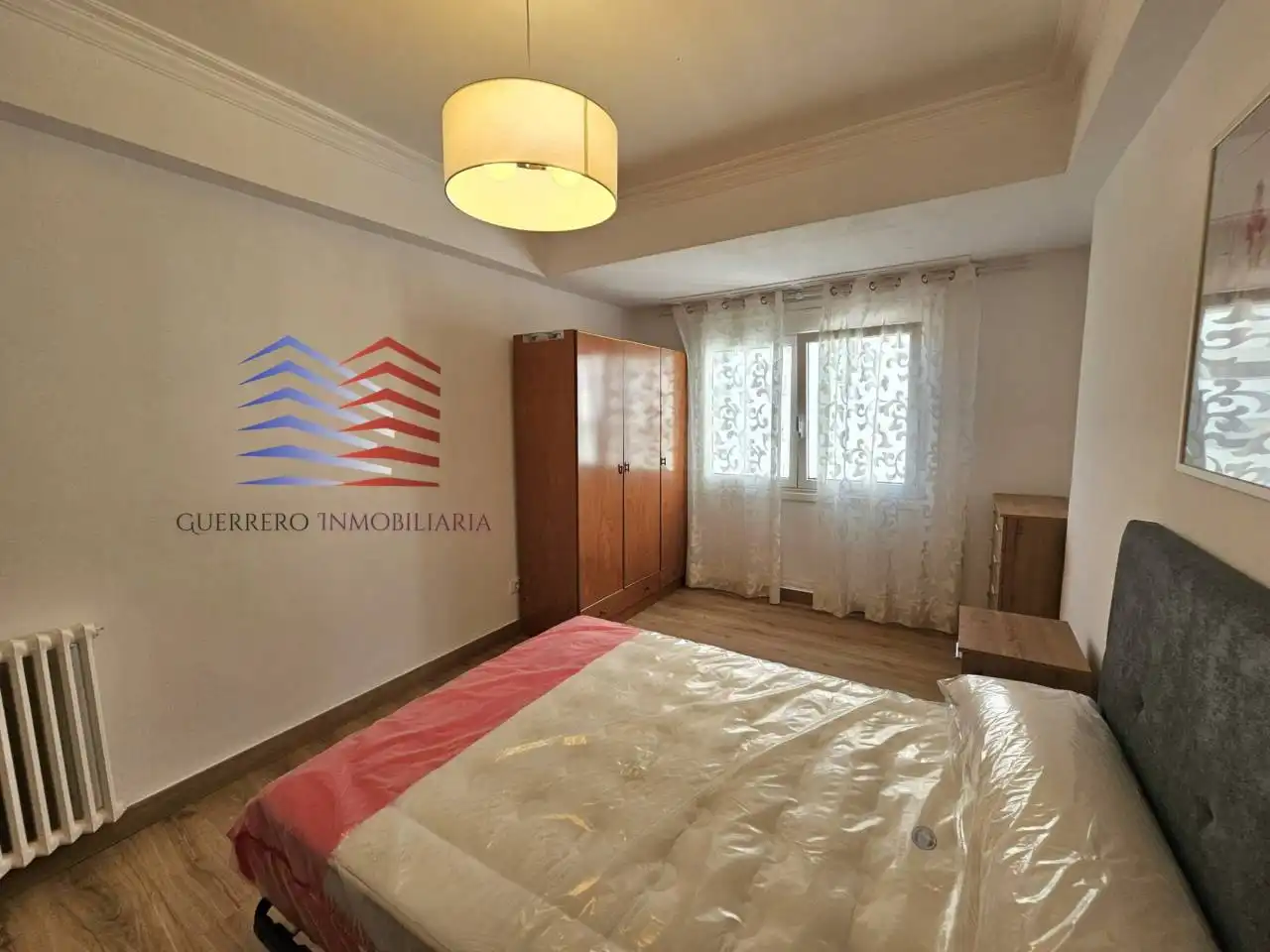 Habitación de Piso de alquiler en Ourense Capital  con Calefacción, Parquet y Alarma