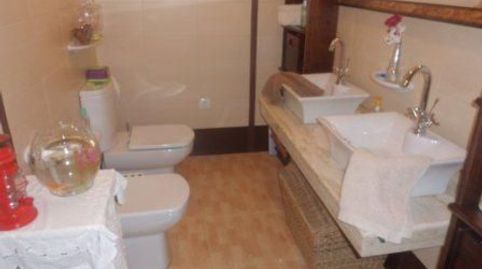Casa DE 2 PLANTAS. Compuesta por: -Planta baja: 3 dormitorios, salita, salón comedor, cocina, 1 baño completo y otro baño en el pa, imatge 5