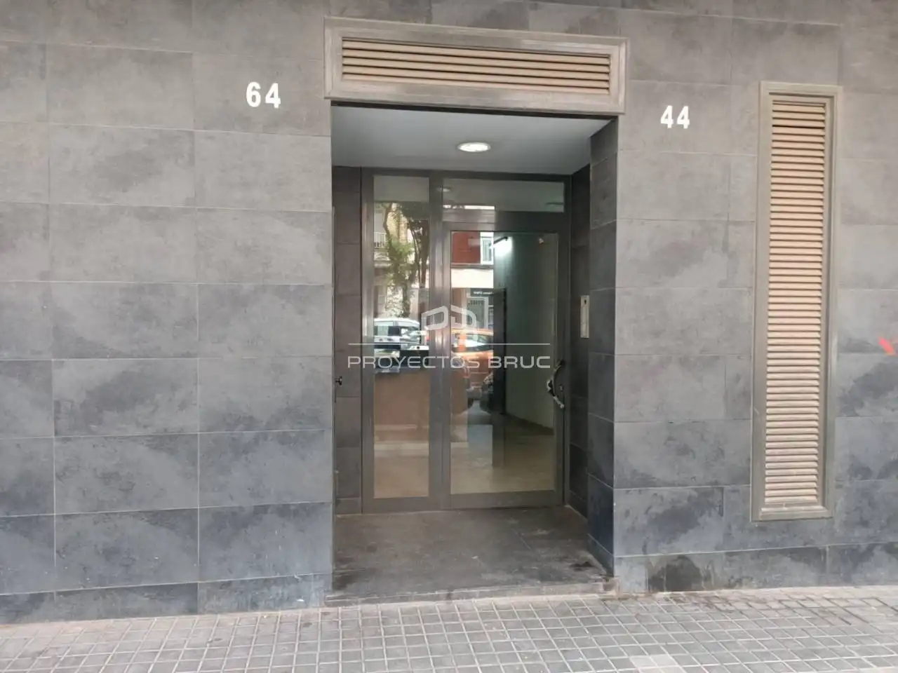 Business premises for sale in Calle Lleida