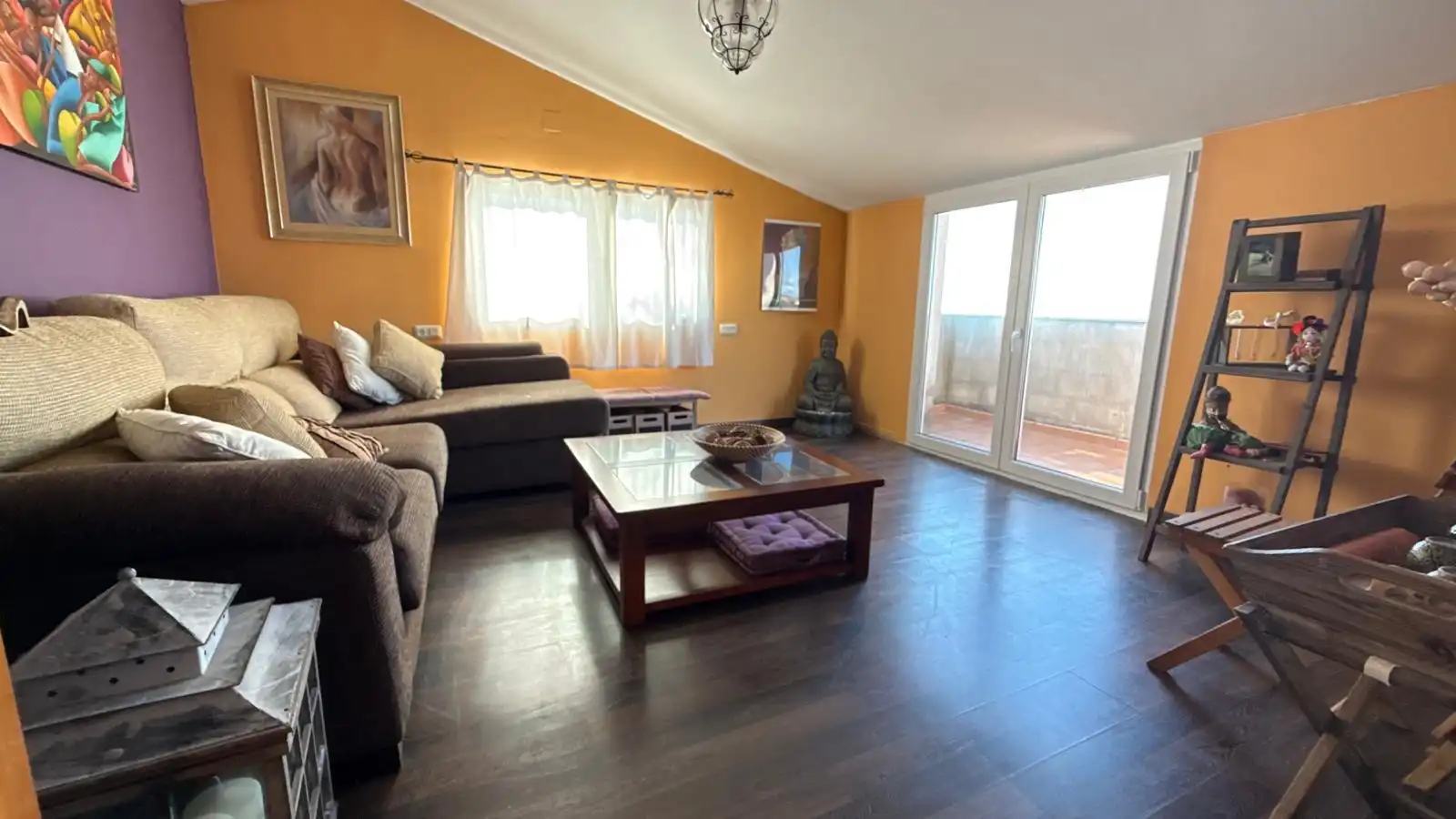 Wohnzimmer von Einfamilien-Reihenhaus zum Verkauf in Vinaròs mit Klimaanlage, Heizung und Privatgarten