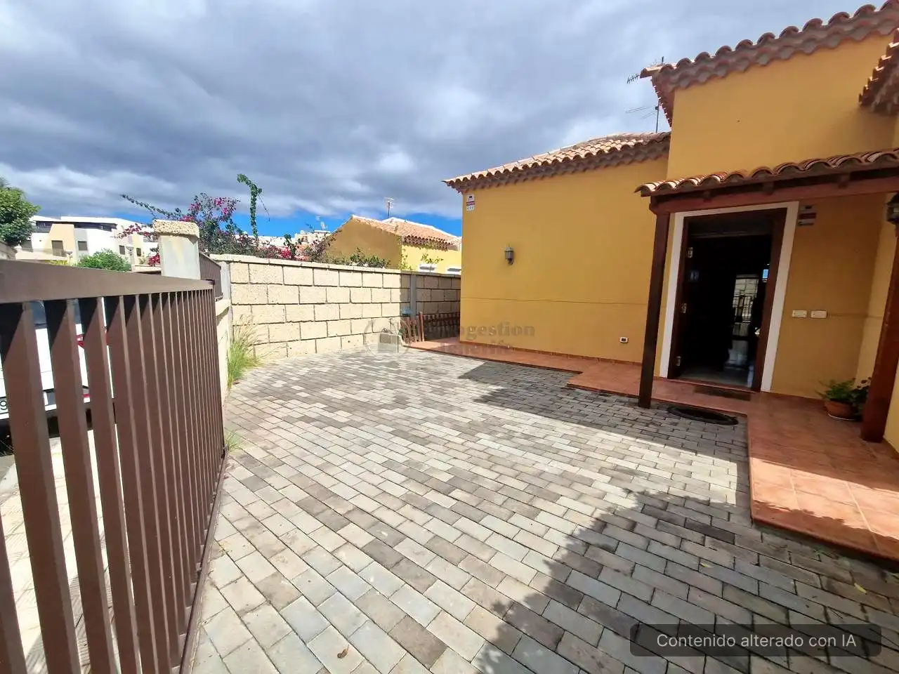Vista exterior de Casa o chalet en venta en Arona con Terraza, Piscina y Amueblado