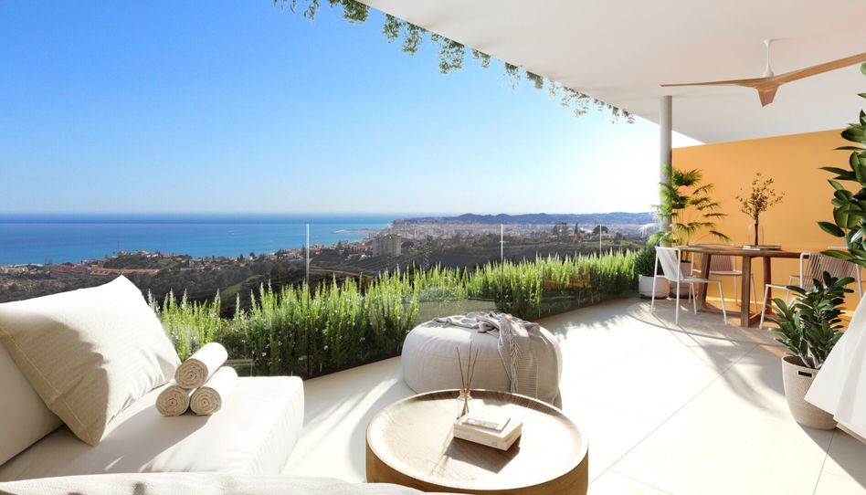 Foto 1 de Piso en venta en Avenida 8 de Marzo, 35, El Higuerón, Málaga