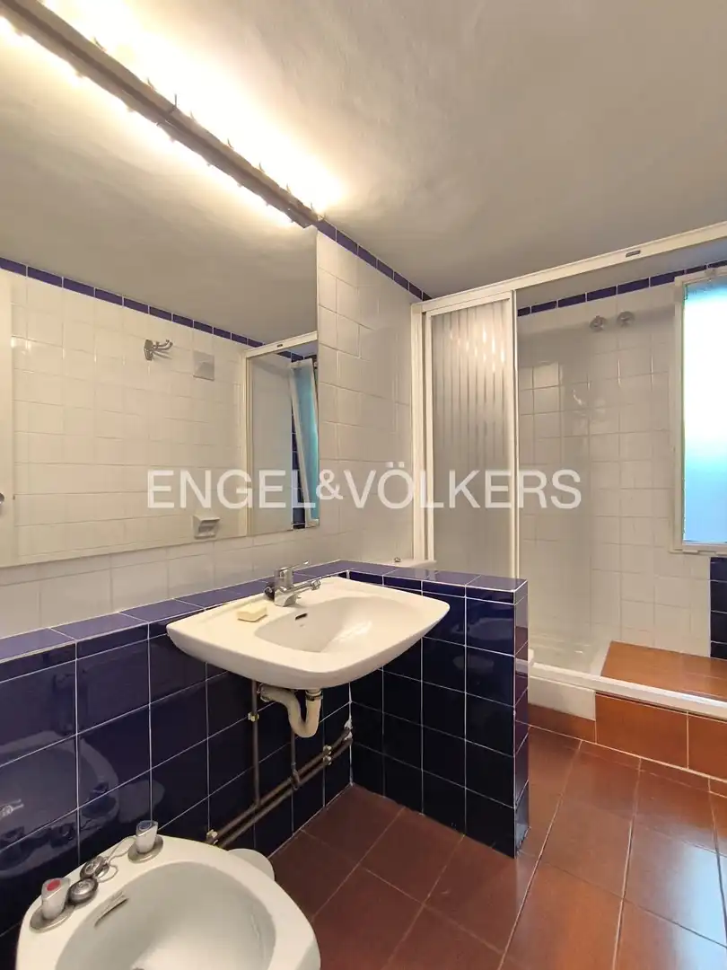 Badezimmer von Einfamilien-Reihenhaus zur Miete in Barcelona mit Heizung, Terrasse und Schwimmbad