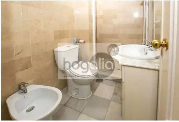 Baño de Piso de alquiler en Sevilla con Aire acondicionado, Terraza y Amueblado