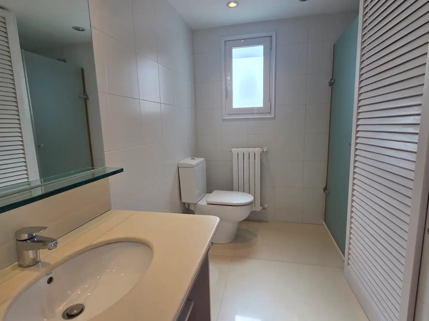 Bathroom of Attic for rent in Barcelona  with Air Conditioner, Heating and Parquet flooring