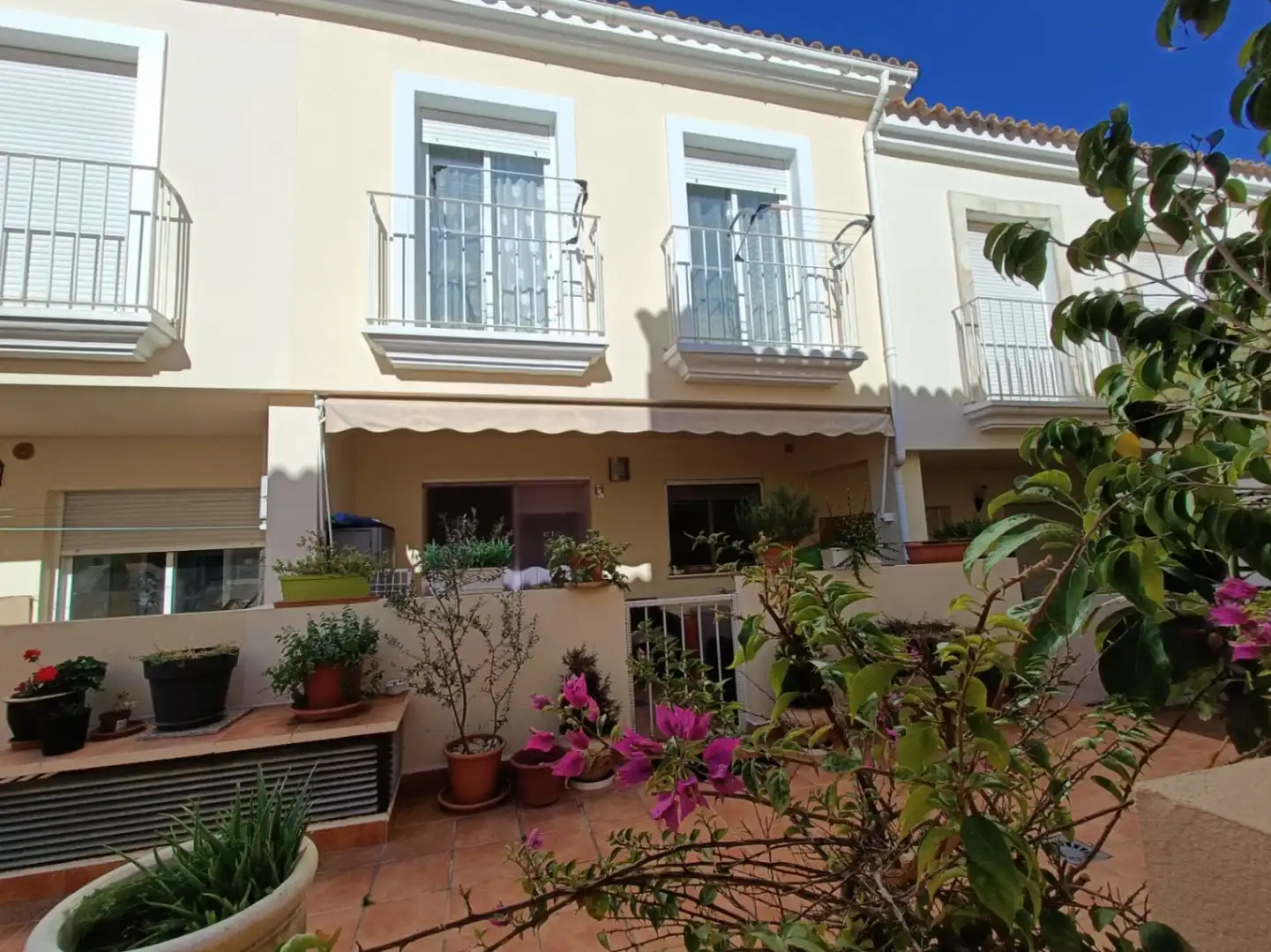 Vista exterior de Casa adosada en venta en Sagra con Aire acondicionado, Calefacción y Terraza