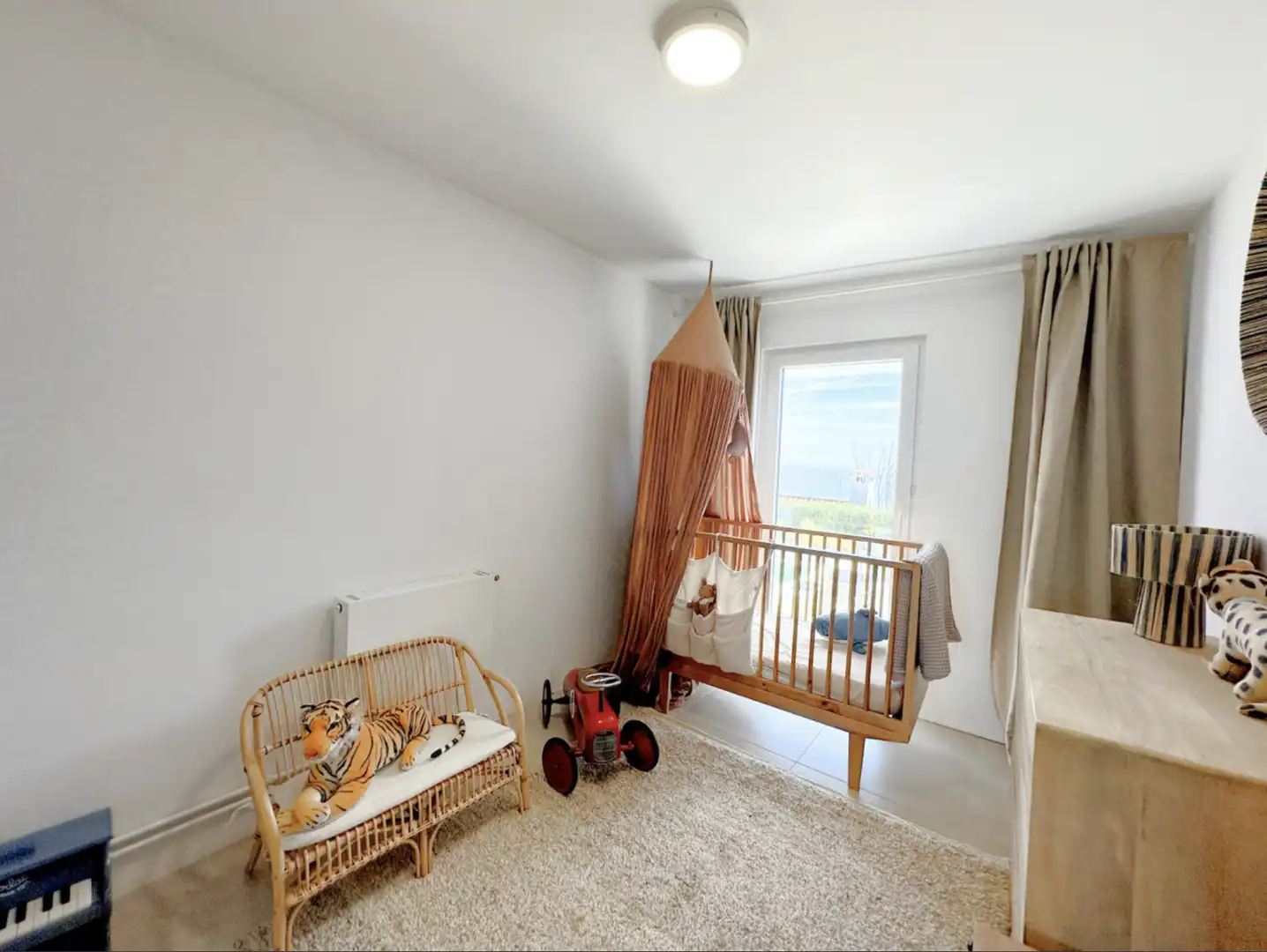 Dormitori de Casa o xalet en venda en Estepona amb Aire condicionat, Jardí privat i Terrassa