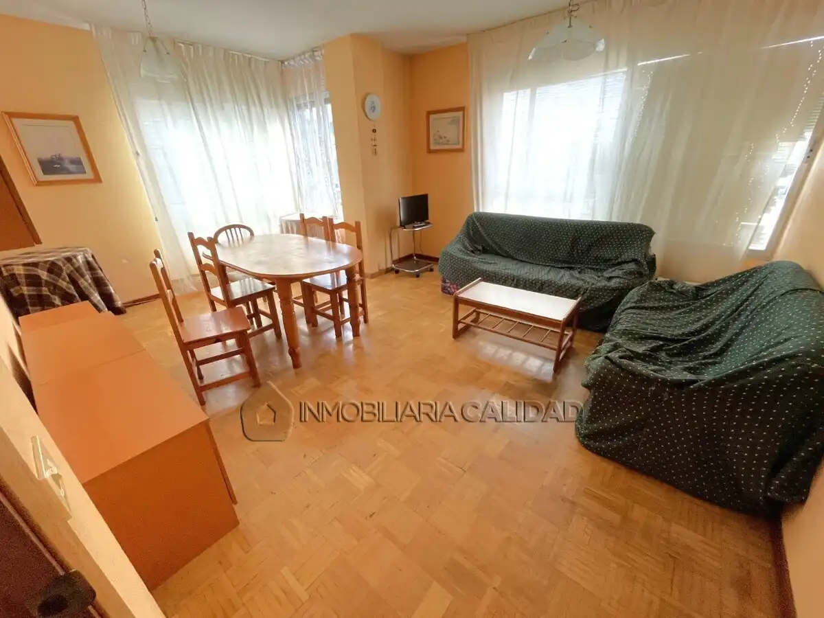 Living room of Flat for rent in Burgos  with Heating and Furnished