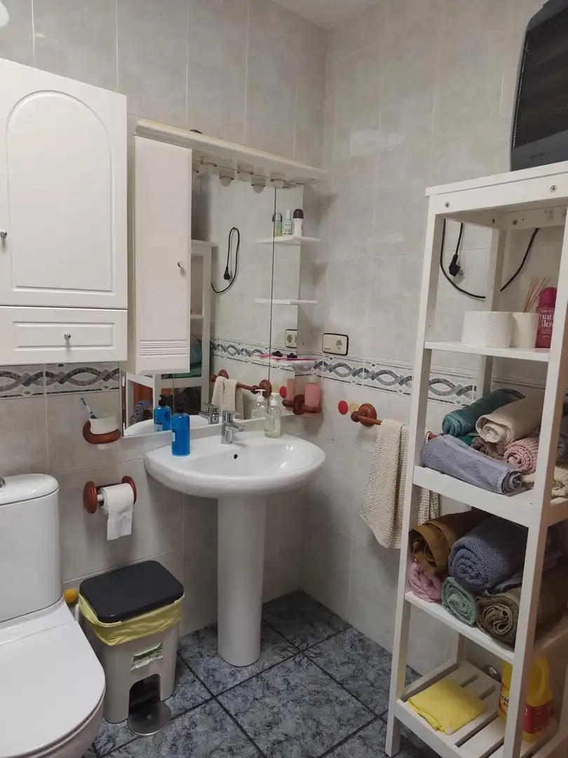 Bathroom of Flat for share in Costacabana - Loma Cabrera