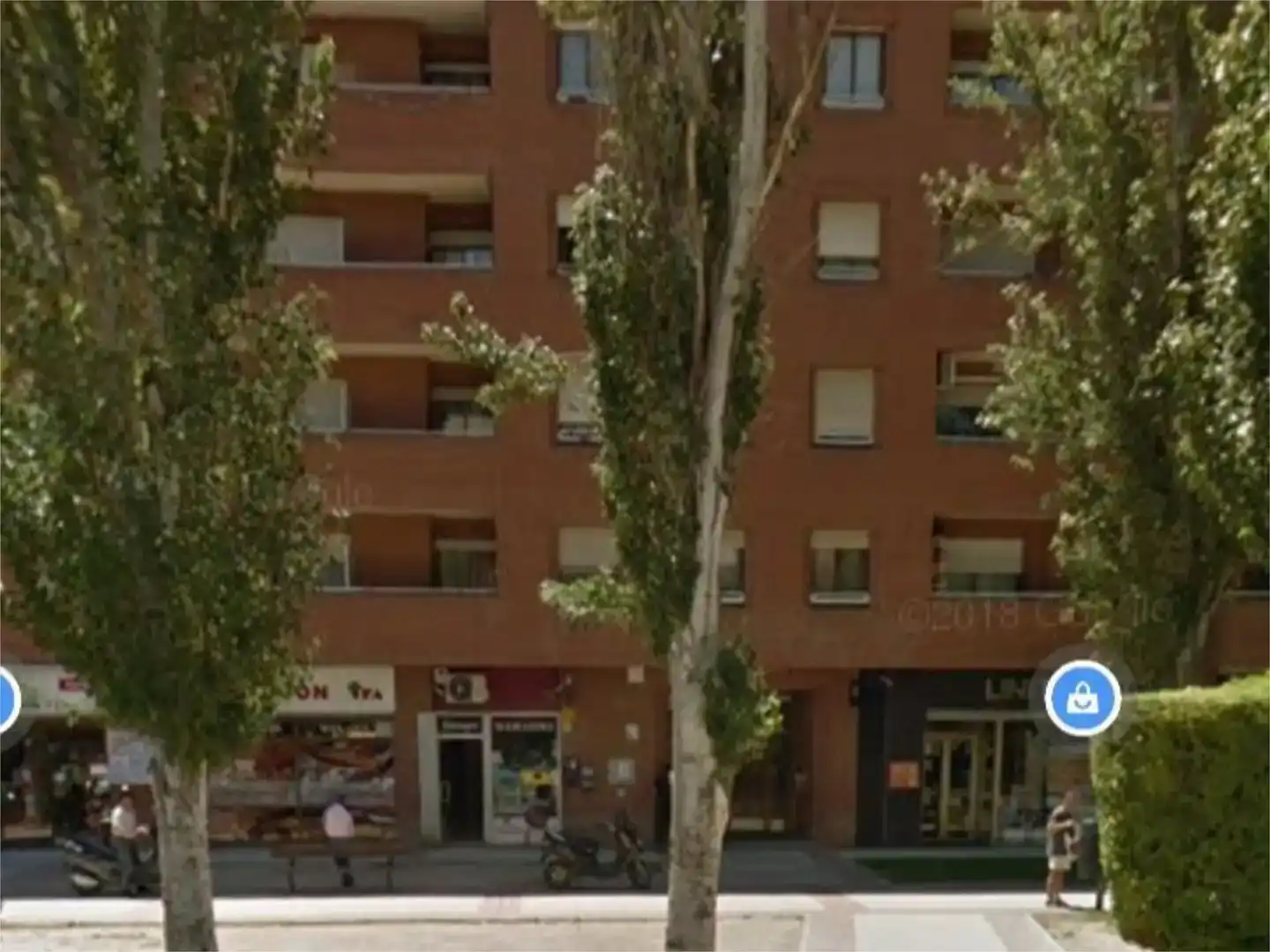 Vista exterior de Pis en venda en Huesca amb Jardí privat, Traster i Piscina