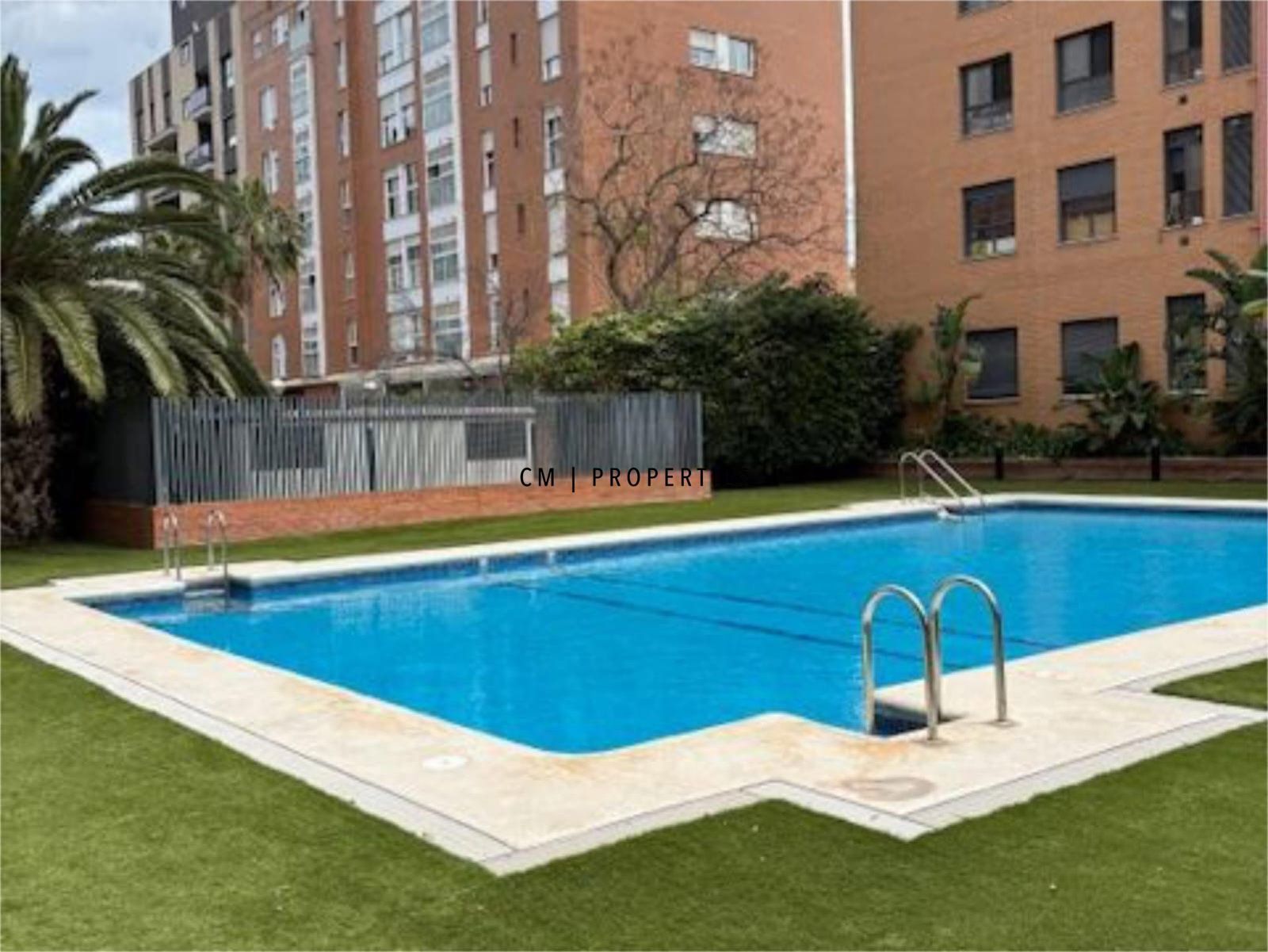 Piscina de Piso de alquiler en  Valencia Capital con Aire acondicionado, Calefacción y Parquet