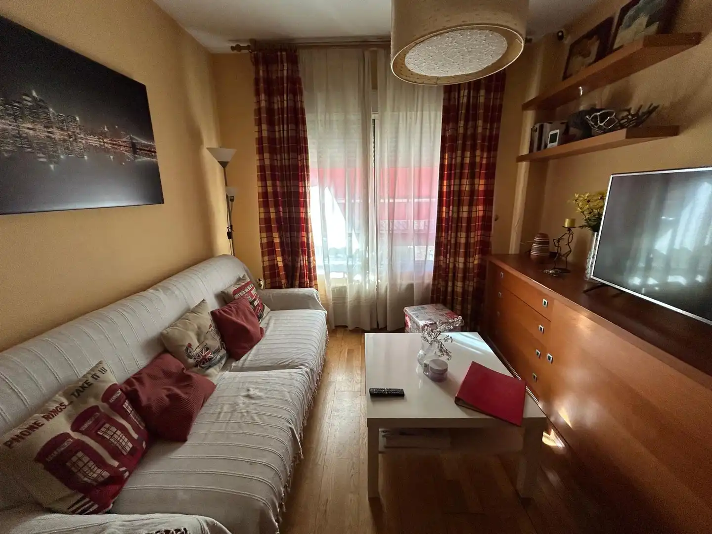 Sala d'estar de Casa adosada en venda en Ciudad Real amb Aire condicionat, Calefacció i Jardí privat