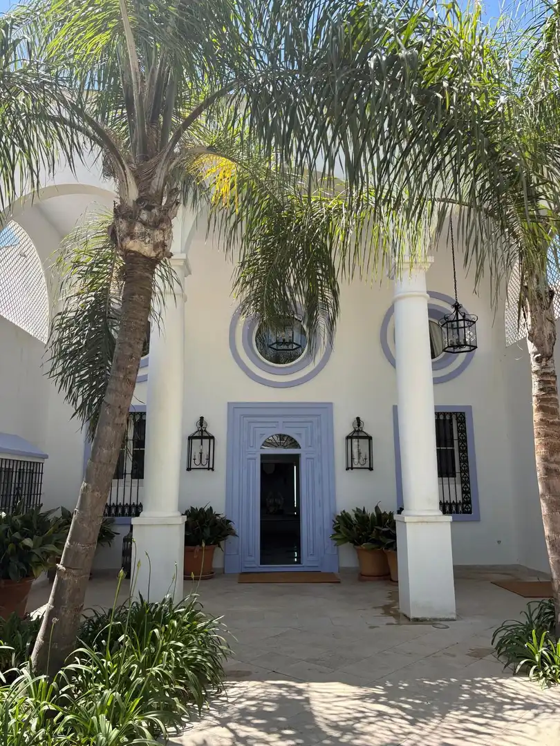 Vista exterior de Casa o xalet de lloguer en Estepona amb Aire condicionat, Jardí privat i Terrassa