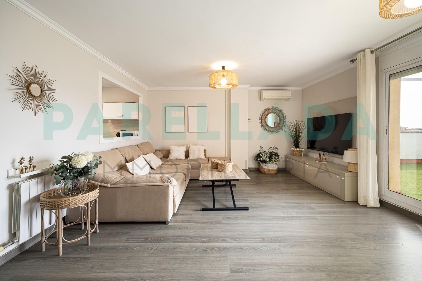 Sala de estar de Dúplex en venta en Badalona con Aire acondicionado y Terraza