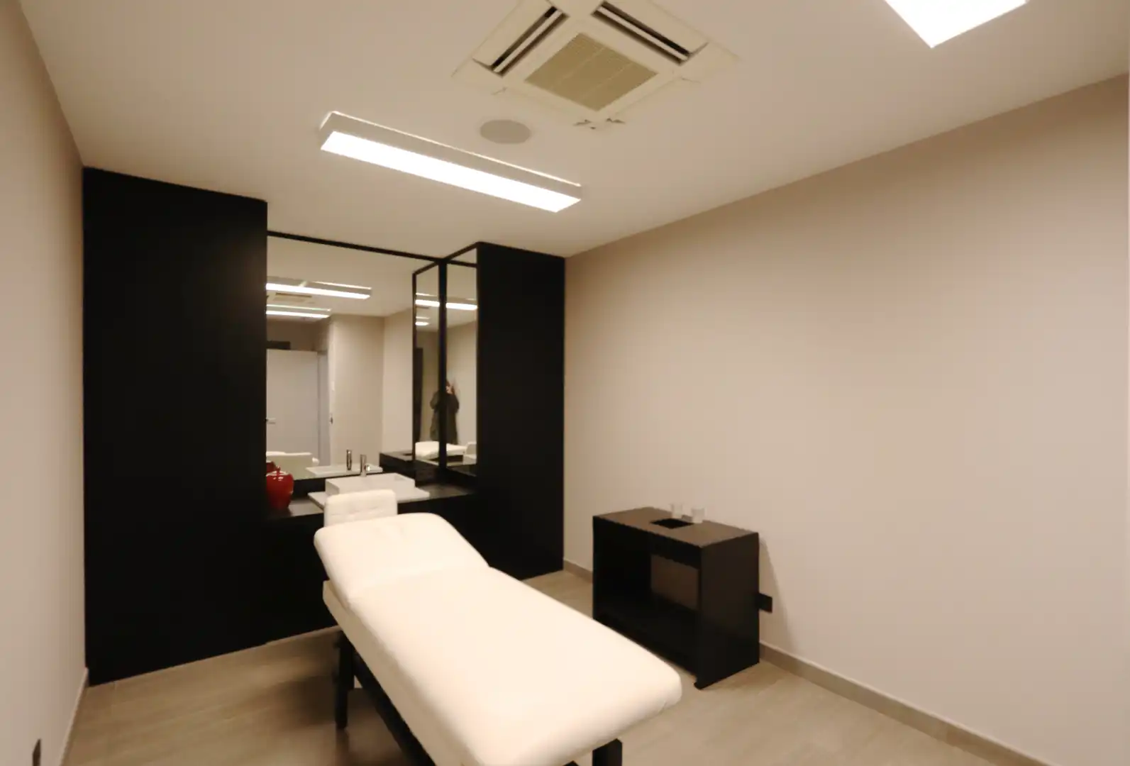 Bedroom of Houses for rent in Pozuelo de Alarcón  with Air Conditioner, Heating and Private garden
