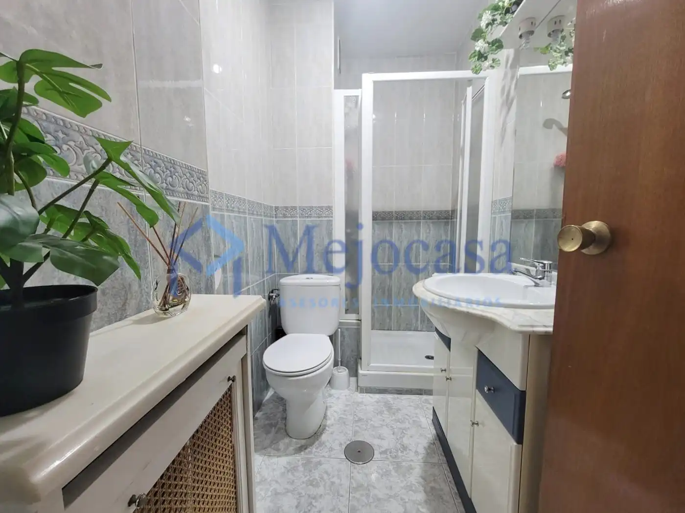 Bathroom of Flat for sale in Madrid  with Heating, Parquet flooring and Terrace