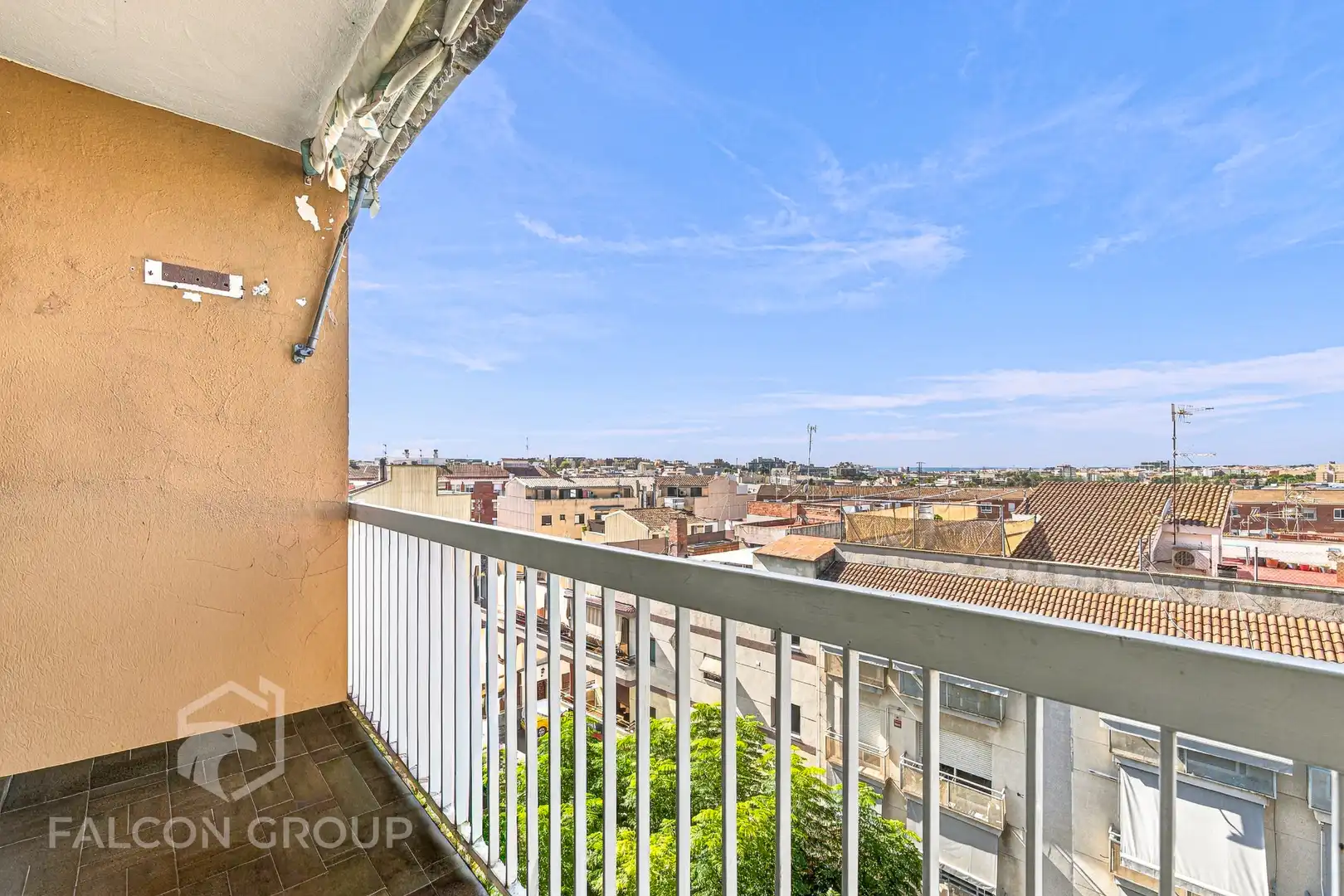 Flat with terrace for sale in Plaça Llobregat, imagen 2
