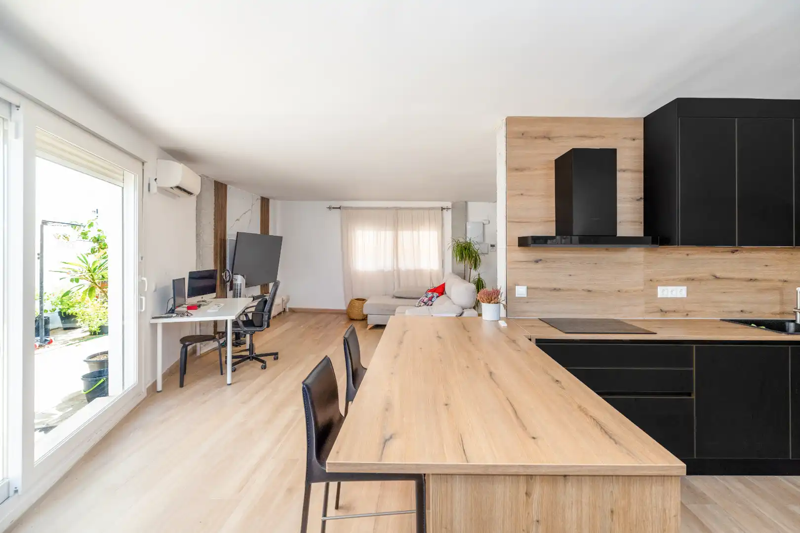 Cocina de Casa adosada en venta en Málaga con Aire acondicionado, Calefacción y Jardín privado