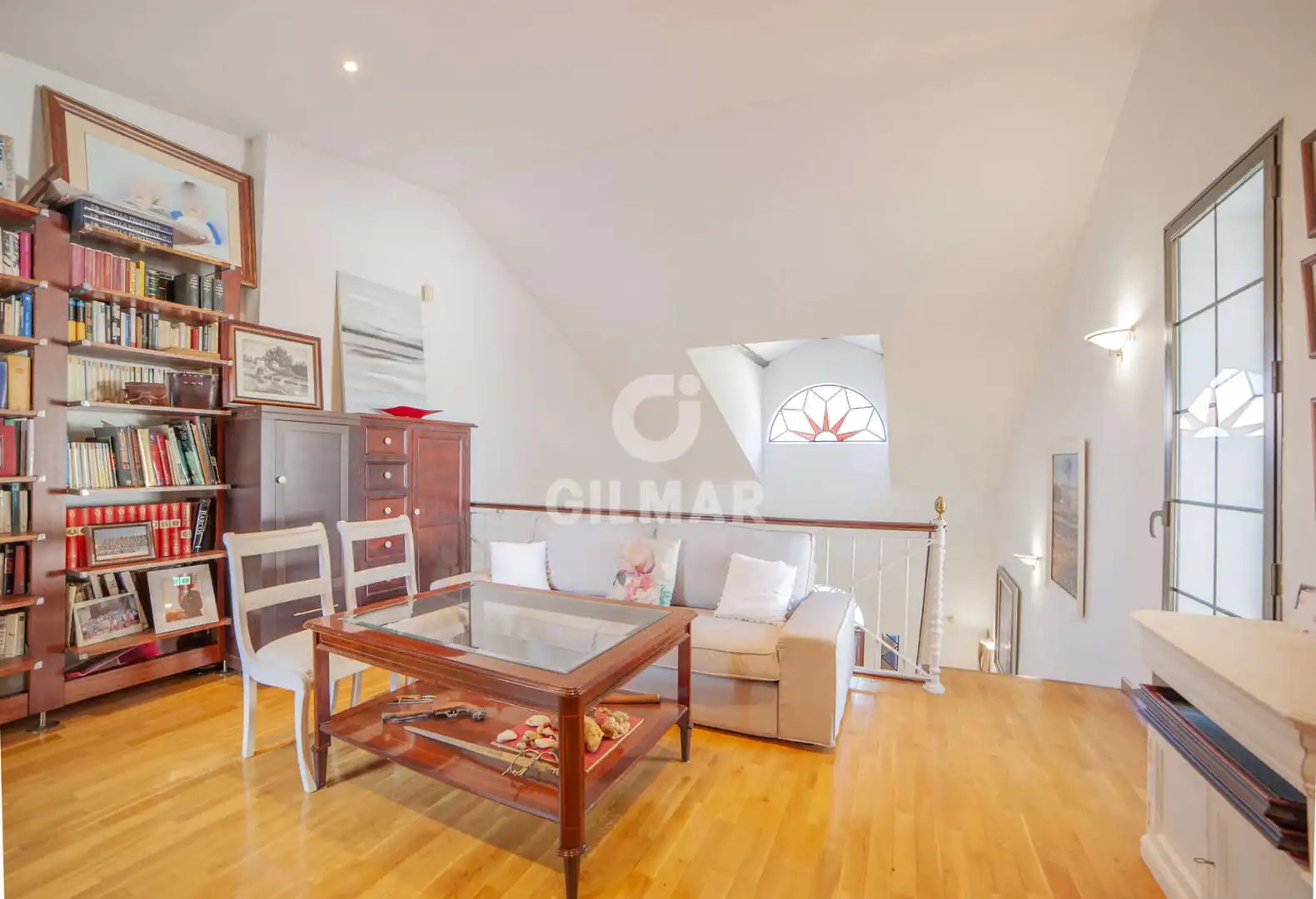 Sala d'estar de Casa o xalet en venda en Alcalá de Guadaira amb Calefacció, Jardí privat i Piscina