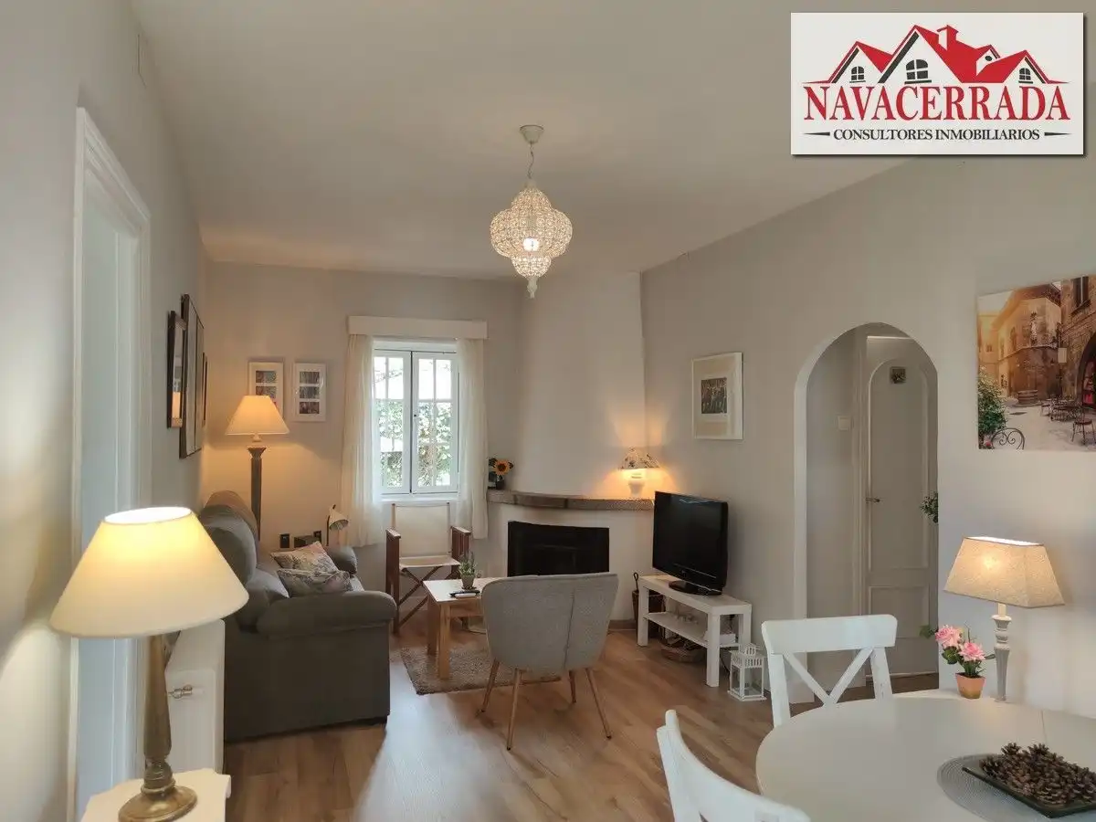 Sala d'estar de Casa adosada de lloguer en Navacerrada amb Calefacció, Jardí privat i Terrassa