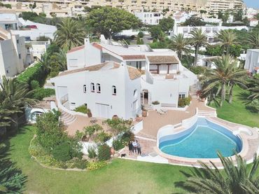 Villa con balcone in vendita a Almerimar