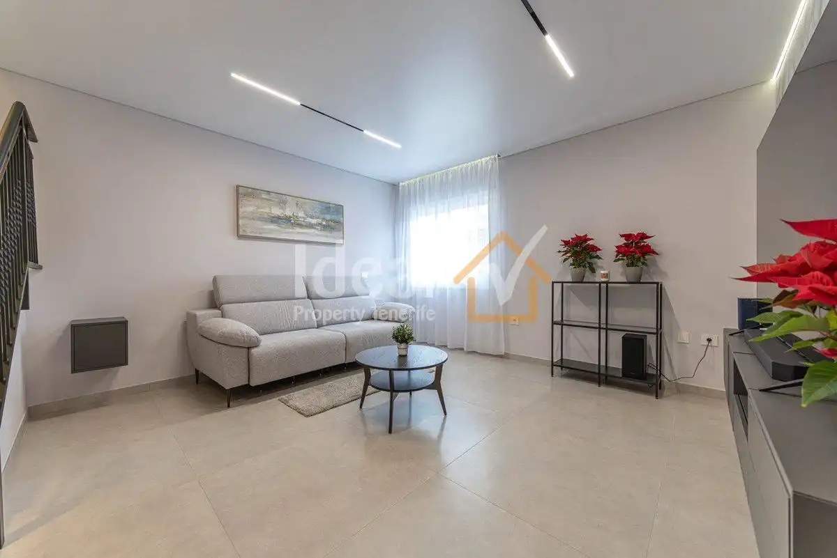 Terraced house with pool for sale in Jardin Botanico, imagen 3