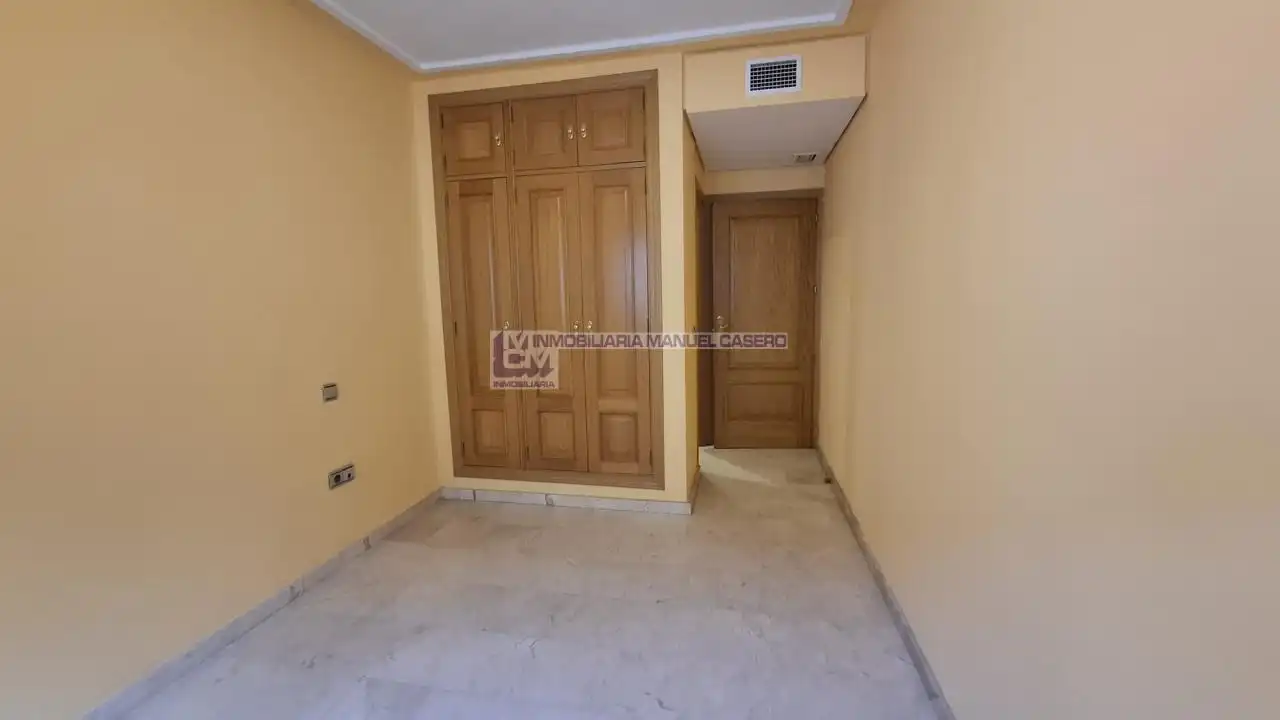 Habitación de Ático en venta en Cáceres con Calefacción, Terraza y Trastero