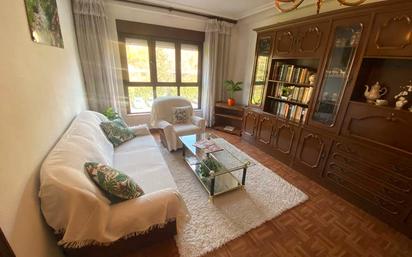 Living room of Flat for sale in San Martín del Rey Aurelio  with Heating, Furnished and Oven