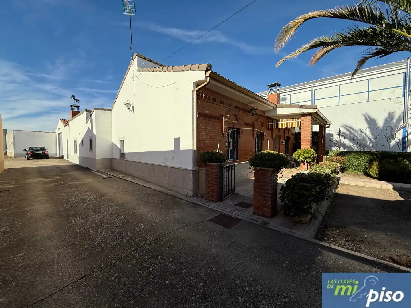 Vista exterior de Casa o xalet en venda en Valladolid amb Calefacció, Jardí privat i Terrassa