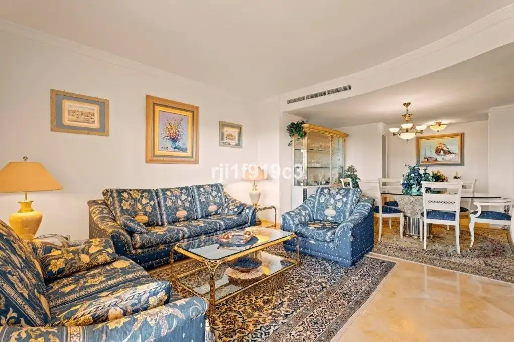Sala de estar de Apartamento en venta en Marbella con Terraza, Trastero y Amueblado