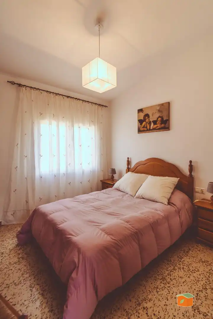 Dormitori de Casa adosada en venda en Alcanar amb Jardí privat, Terrassa i Moblat
