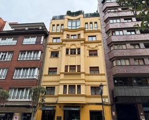 Vista exterior de Pis de lloguer en Oviedo  amb Calefacció i Parquet