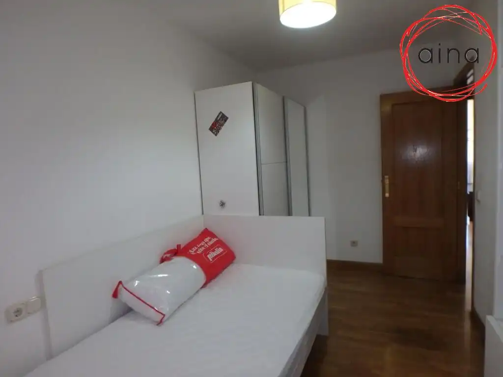 Habitación de Piso de alquiler en  Pamplona / Iruña con Calefacción, Terraza y Balcón