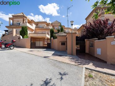 Adossat amb piscina en venda a Paseo PEDRO VERDE 2