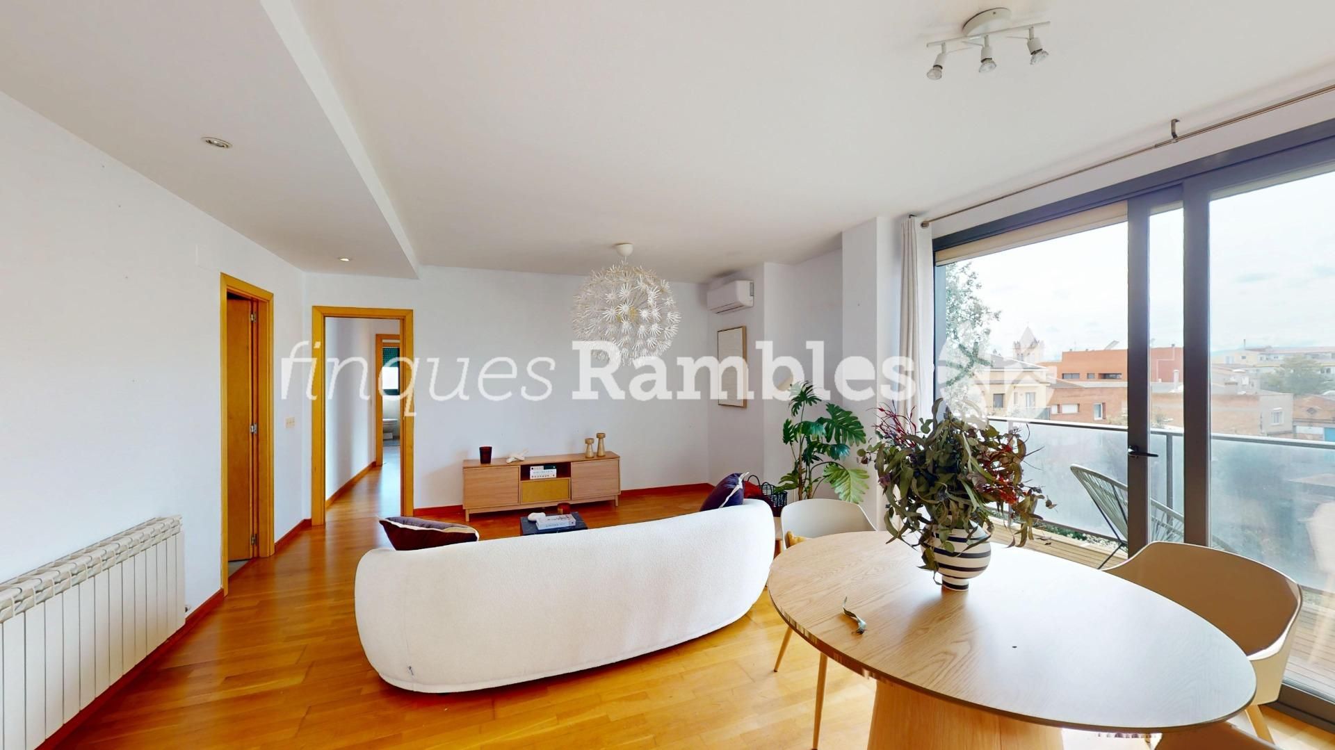 Living room of Flat for sale in Igualada  with Air Conditioner, Heating and Parquet flooring