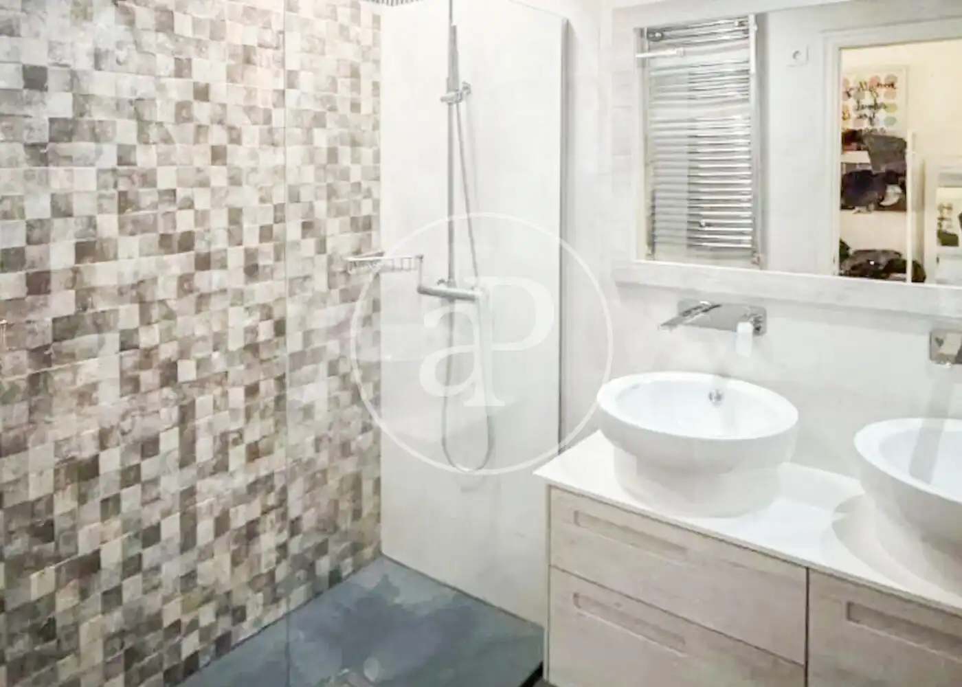 Badezimmer von Wohnung zum Verkauf in Majadahonda mit Klimaanlage, Heizung und Privatgarten